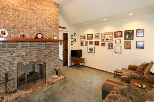 11925 Brookglen Dr, Sandy UT 84092-7149 exterior