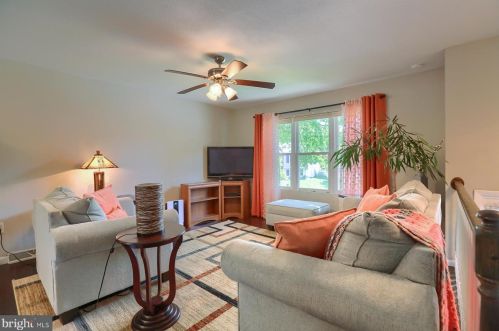 1501 Robert Rd, Lancaster PA  17601-5632 exterior