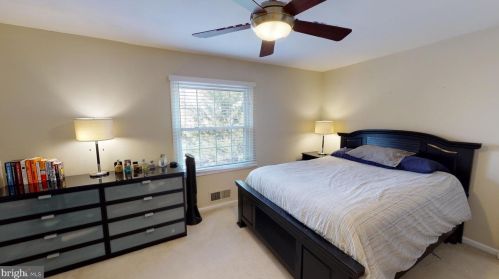 8147 Kingsway Ct, Springfield, VA 22152-1158