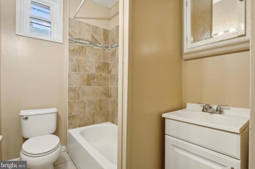 900 5 St, Philadelphia PA 19123-1455 exterior