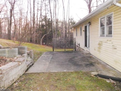 4 Christine Rd, Hackettstown, NJ 07840-4644
