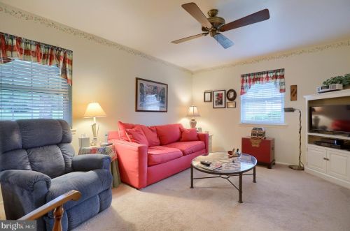 185 Valleybrook Dr, Lancaster PA  17601-4620 exterior