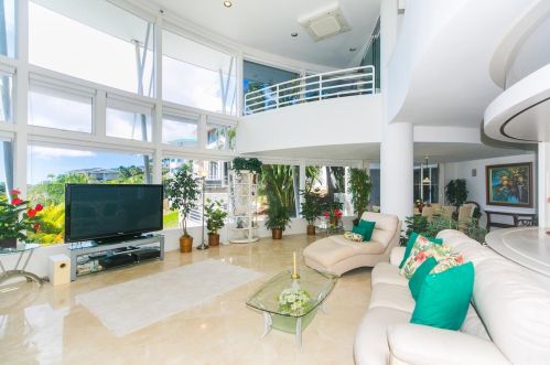 1205 Ikena Cir, Honolulu HI  96821-2561 exterior