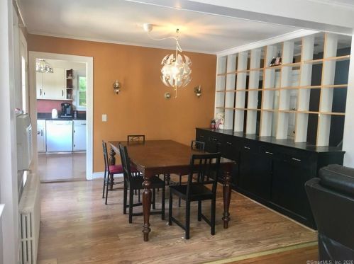 1695 Meriden Rd, Waterbury, CT 06716-3322