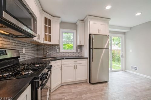 16 Kyle Dr, Dover NJ  07801-4736 exterior