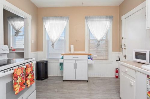 5 Pennacook St, Middletown, RI 02840-1415