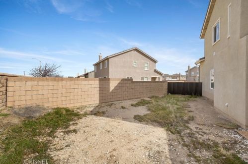 44015 Moccasin Pl, Lancaster CA  93536-6857 exterior