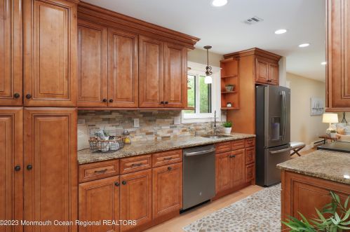 29 Manchester Ct, Tinton Falls NJ 07701-5490 exterior