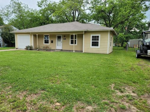 1001 Ridgecrest St, Angleton TX  77515-3521 exterior