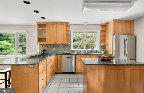 1423 Crestridge Dr, Silver Spring MD 20910-1535 exterior