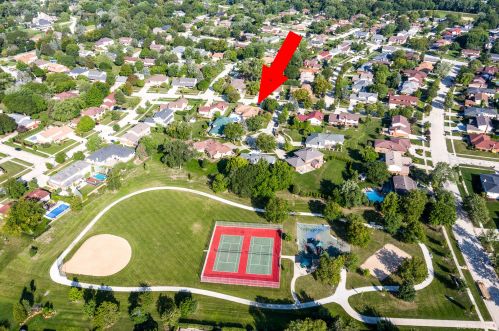 331 Ridgemoor Dr, Willowbrook IL  60527-5419 exterior