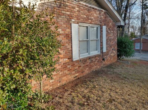 3723 Eagle Woods Cir, Lithonia GA  30038-3923 exterior