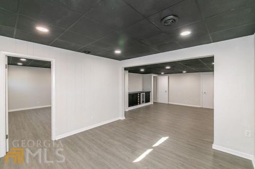 3007 Dogwood Dr, Atlanta GA  30344-3905 exterior