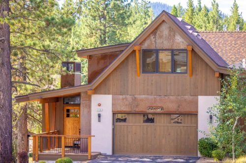 9105 Heartwood Dr, Truckee, CA 96161-5193