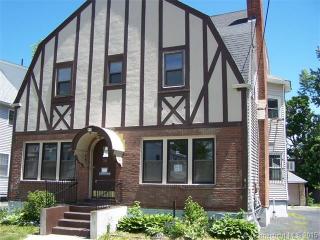 36 Irving St, Hartford, CT 06112-2343