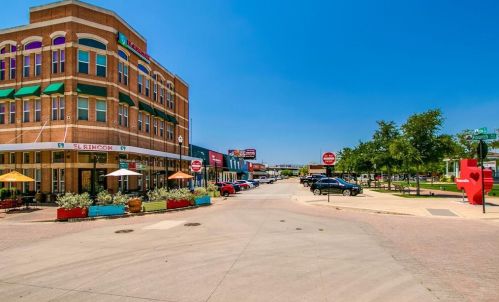 1508 Jackson St, Carrollton TX 75006-6255 exterior