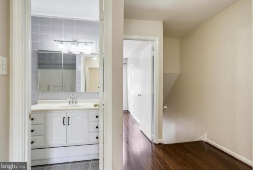 9270 Sprucewood Rd, Springfield VA  22015-3559 exterior