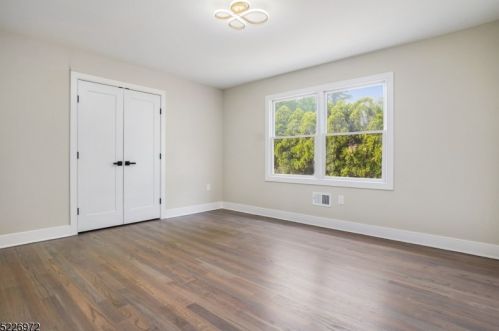 6 Warwick Cir, Springfield NJ  07081-2244 exterior