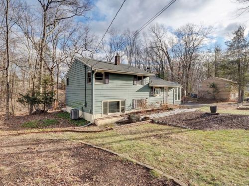 18 Ridgenoll Rd, Wallingford, CT 06492-2820