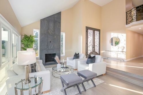 815 Moorside Dr, Glendale CA  91207-1135 exterior