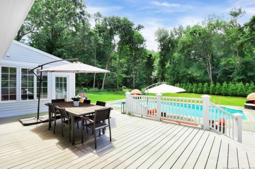 35 Hilltop Rd, Norwalk CT  06854-5001 exterior