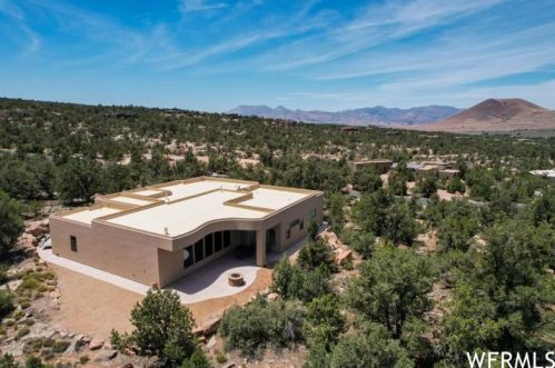 286 Pinion Hills Dr, Saint George, UT 84783-5175