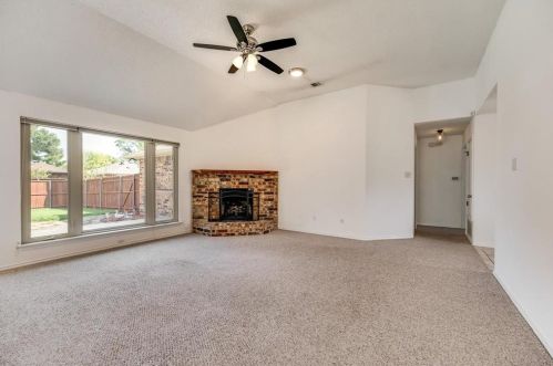 2031 Lansdown Dr, Carrollton TX  75010-4045 exterior