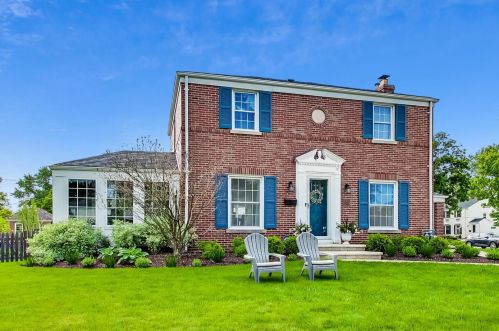 2 Iroquois Dr, Willowbrook, IL 60514-1122