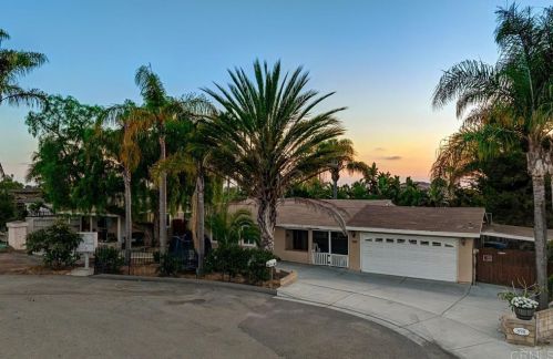 896 Passiflora Ave, Encinitas, CA 92024-2342