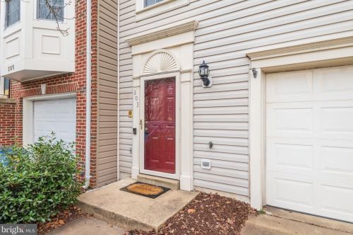 203 Golden Larch Ter, Leesburg, VA 20176-4032