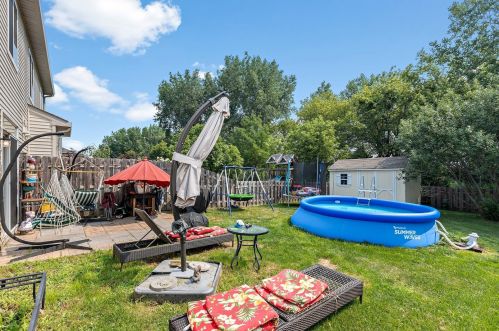 1691 Cameron Dr, Pingree Grove IL  60140-9074 exterior