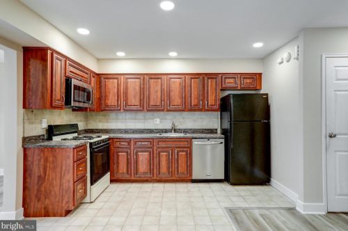 17 Valleybrook Dr, Lancaster PA  17601-4619 exterior