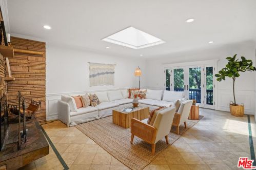 25688 Whittemore Dr, Calabasas, CA 91302-2237