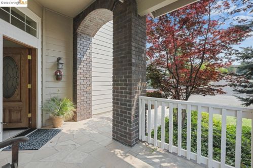 4015 Woodstock Rd, Hayward, CA 94542-2256