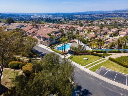 7753 Viewrim Dr, Anaheim, CA 92808-2138