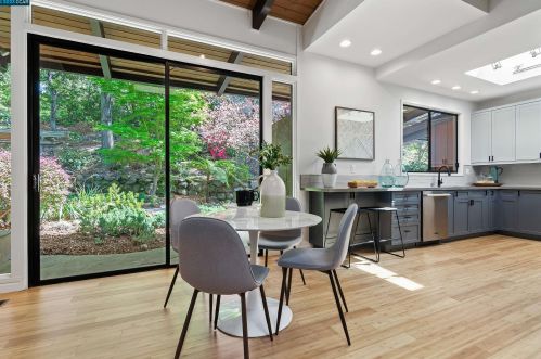3 Del Mar Ct, Orinda, CA 94563-1711