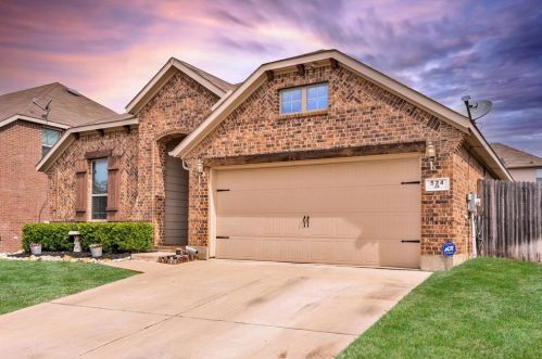 524 Crown Oaks Dr, Fort Worth TX  76131-4264 exterior
