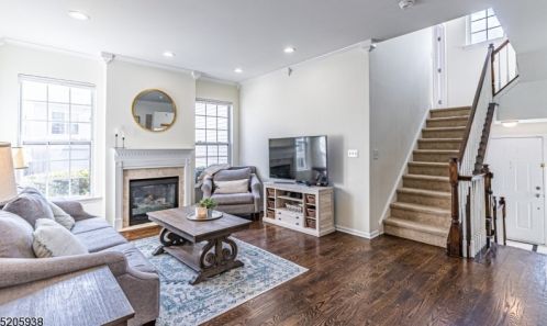 28 Brock Ln, Hackettstown, NJ 07840-5677