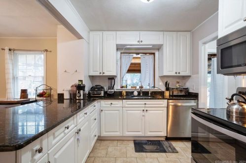 4 Thorn Apple Way, Norwalk, CT 06851-3210