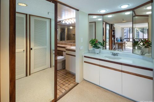 1525 Wilder Ave, Honolulu HI  96822-4683 exterior