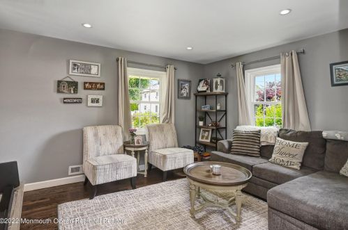 48 Campbell St, Tinton Falls NJ  07701-5649 exterior