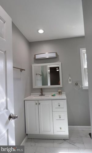 8005 Lake Pleasant Dr, Springfield VA  22153-3005 exterior