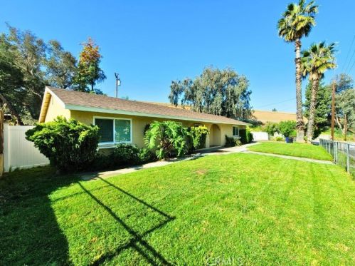 25645 27th St, San Bernardino, CA 92404-3231