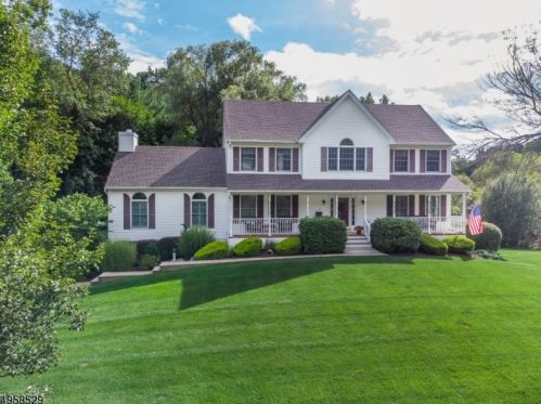 4 Roberts Rd, Dover, NJ 07869-3475