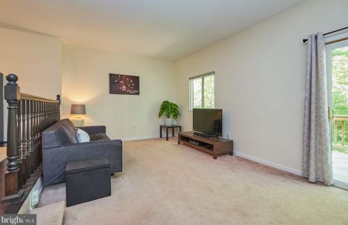 5820 Jacksons Oak Ct, Springfield, VA 22015-2303