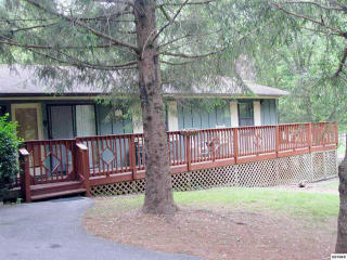 3041 Clear Fork Rd, Pigeon Forge, TN 37862-8137