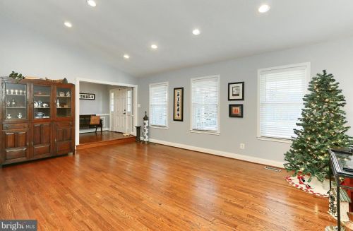 5424 Rilian Ct, Springfield VA  22015-2171 exterior