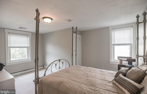 410 Lakeview Ave, Tavistock NJ 08033-1609 exterior