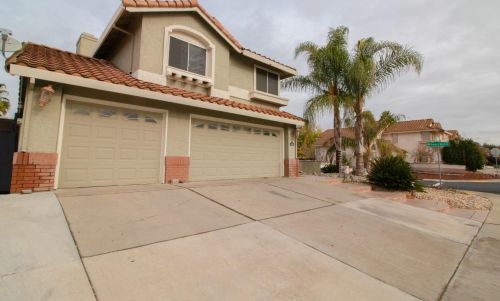 4609 Laguna Way, Elk Grove, CA 95758-4565
