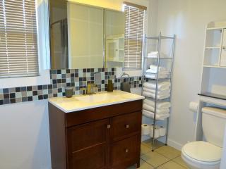 1045 Sanborn Ave, Los Angeles CA  90029-3111 exterior